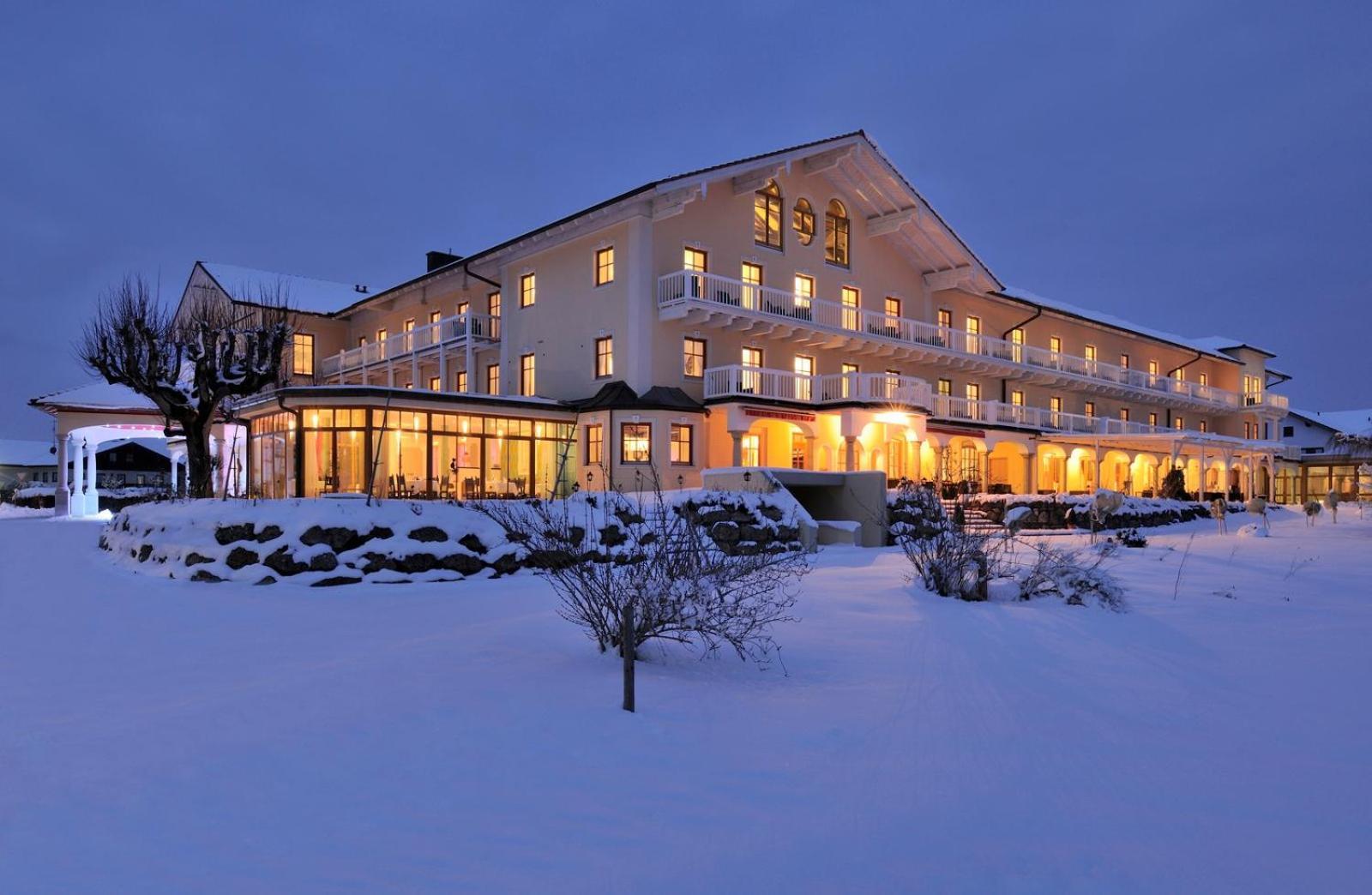 Wellness Natur Resort Gut Edermann ไทเซนดอร์ฟ ภายนอก รูปภาพ